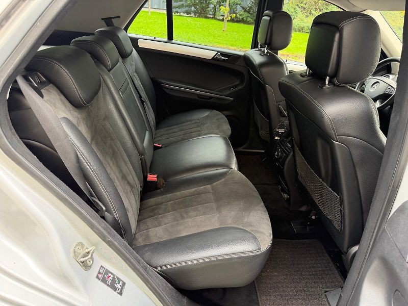 Mercedes-Benz Třídy M ML 320 3,0 CDi 4matic AMG - fotka 15 z 21
