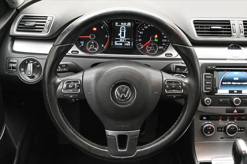 Volkswagen Passat 2,0 TDI 103kW DSG Nová STK - fotka 18 z 29