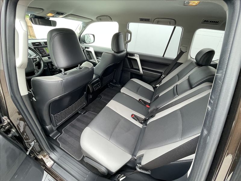Toyota Land Cruiser 2,8 D4-D AT6 Executive NAVI - fotka 17 z 24