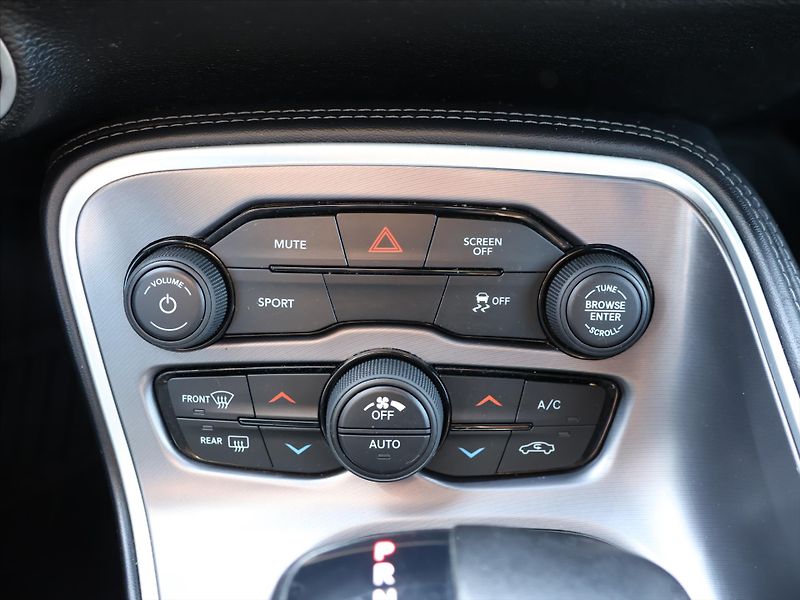 Dodge Challenger 3,6 V6 227kW Automat SXT - fotka 21 z 31