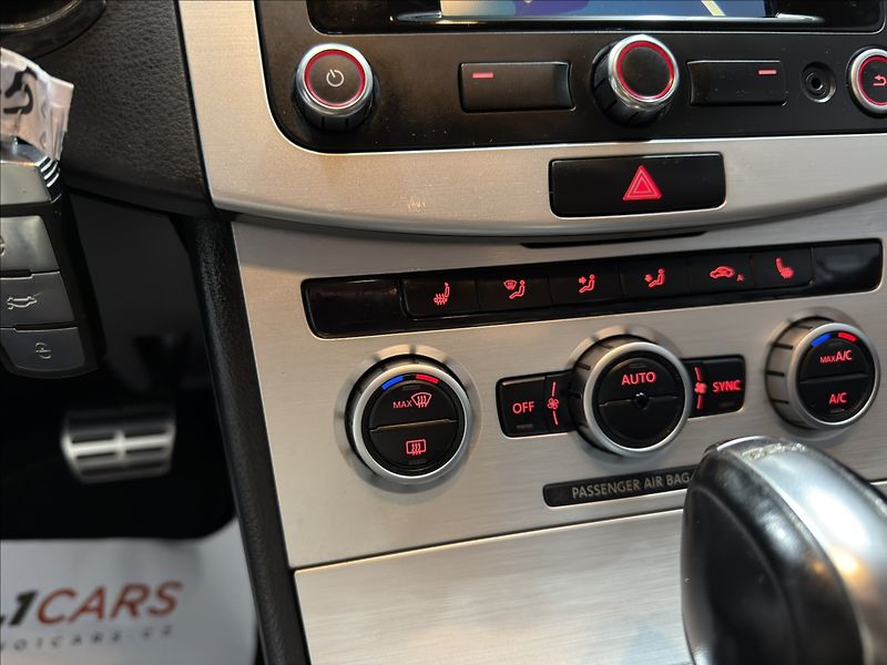 Volkswagen Passat 2,0   TDI DSG R-LINE 130kW NAV - fotka 17 z 39