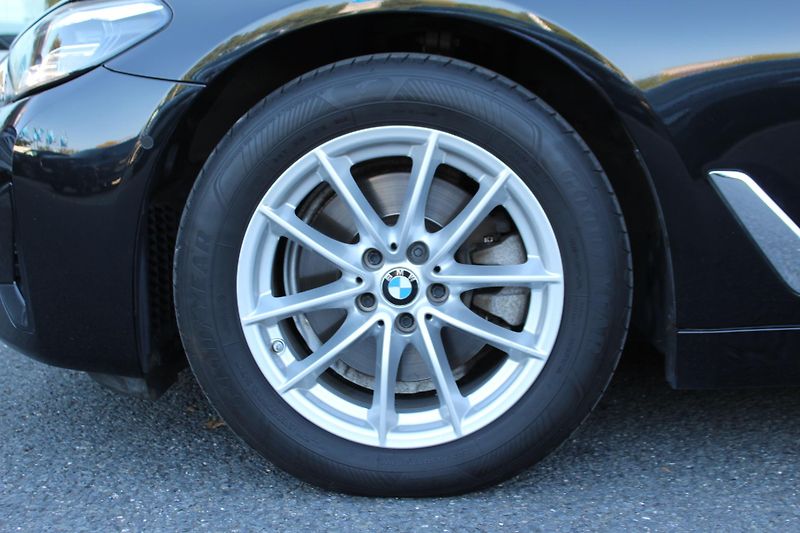 BMW Řada 5 520d - fotka 6 z 25