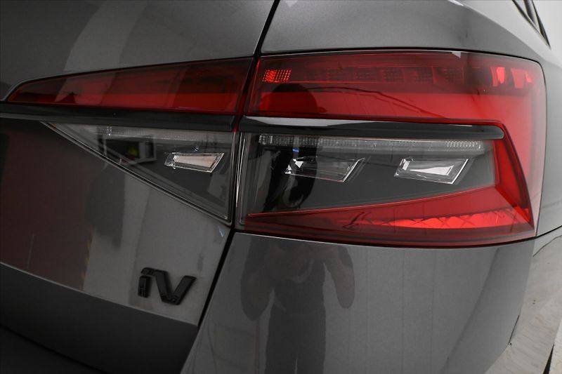 Škoda Superb 1,4 iV TSI 115kW DSG Sportline - fotka 25 z 26