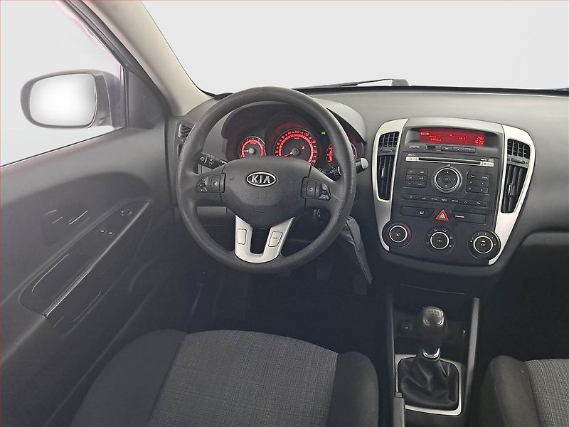 Kia Ceed (2010) 1.4 CVVT, Park. senzory - fotka 7 z 14