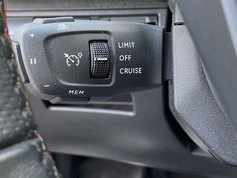 Peugeot 5008 (2023) 1.2 PT, GT, AT, LED, kamera - fotka 15 z 22