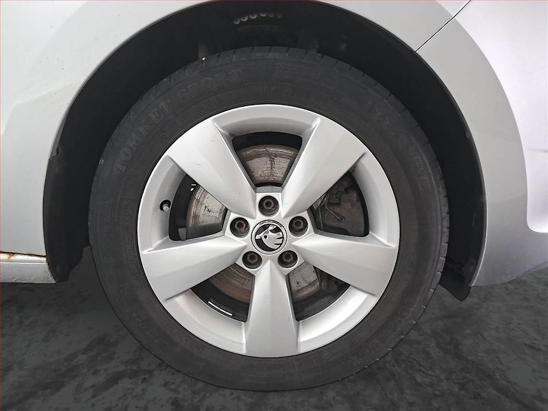 Škoda Rapid (2014) Spaceback 1.2 TSI - fotka 14 z 16