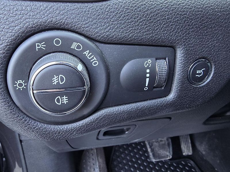 Jeep Cherokee 147kW 4x4 LIMITED KŮŽE NAV - fotka 30 z 49