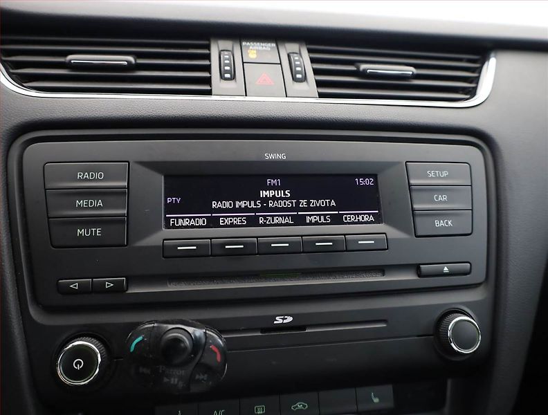 Škoda Octavia (2013) 1.8 TSI, Tempomat - fotka 10 z 18