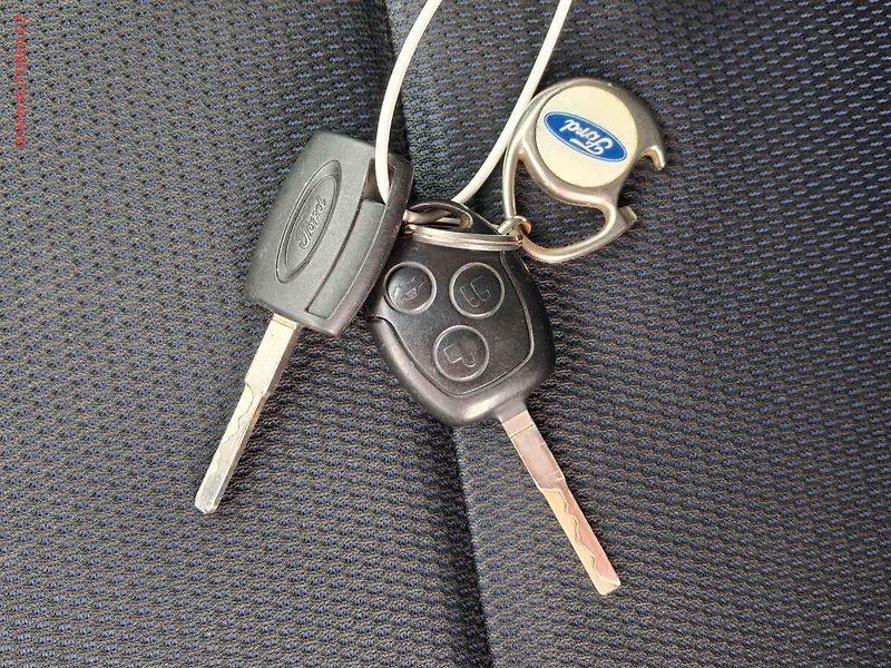 Ford Focus (2006) 1.6 TDCI, AC - fotka 16 z 16