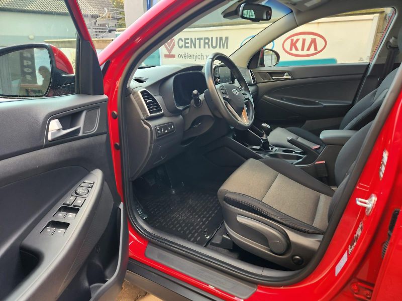 Hyundai Tucson 1.6-1.maj.-V ZÁRUCE-4x4-TOP ST - fotka 7 z 26