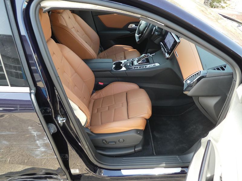 DS Automobiles DS7 Crossback 1,6i 133kW automat kůže navi  - fotka 13 z 15