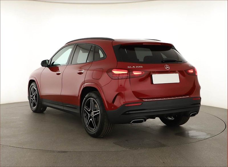 Mercedes-Benz GLA (2025) 220 4MATIC - fotka 4 z 26