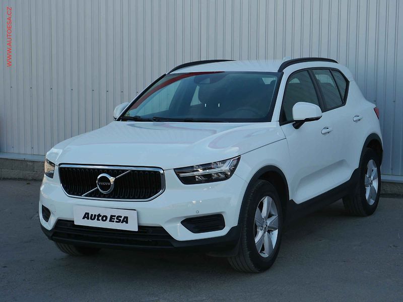 Volvo XC40 (2021) 1.5T, 1.maj,ČR, Momentum, AT - fotka 3 z 28