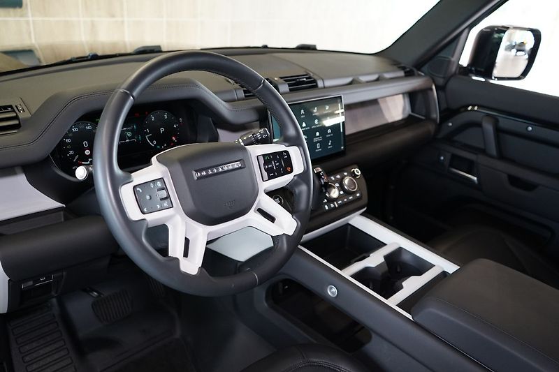 Land Rover Defender 110 D300 X-Dynamic SE - fotka 16 z 42