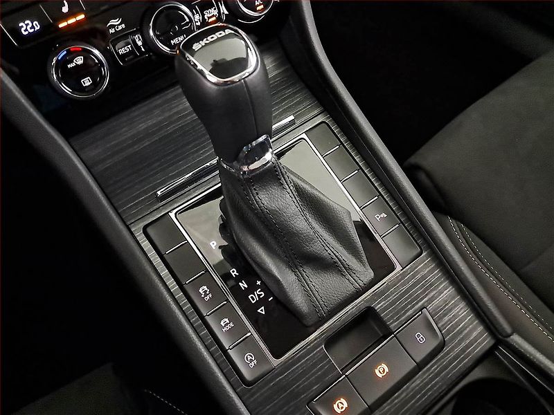 Škoda Superb (2023) 2.0 TSI - fotka 13 z 24