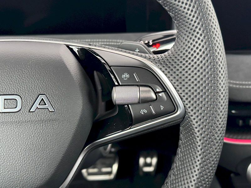 Škoda Superb (2025) SportLine 2.0 TDI/ 142 kW DSG7 - fotka 12 z 30
