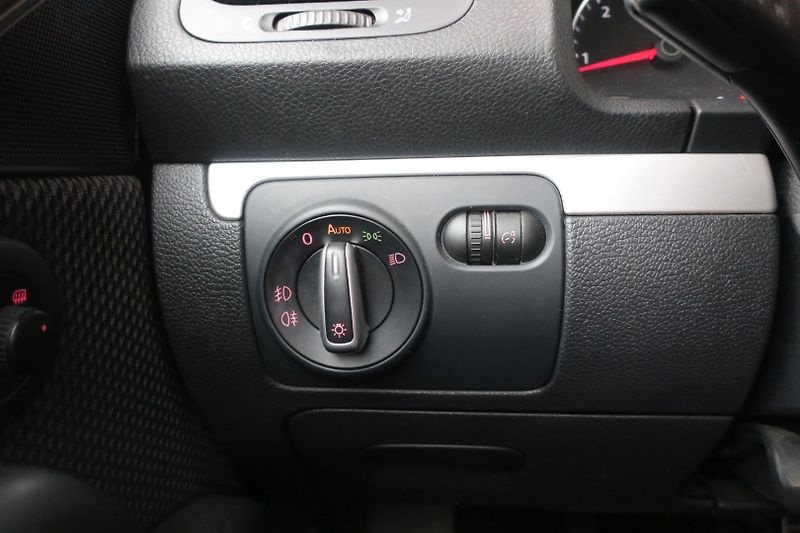 Volkswagen Scirocco (2009) 2,0TDI SPORT Panorama Bi-Xenon - fotka 18 z 44