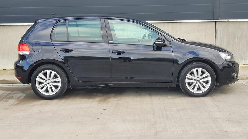 Volkswagen Golf 1,6 TDI 77KW  - fotka 8 z 23