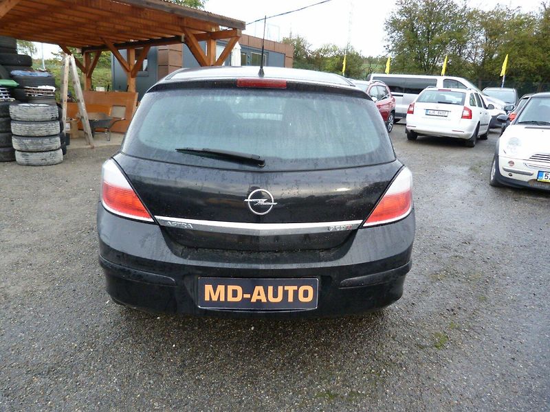 Opel Astra 1,7 CDTI - fotka 6 z 15