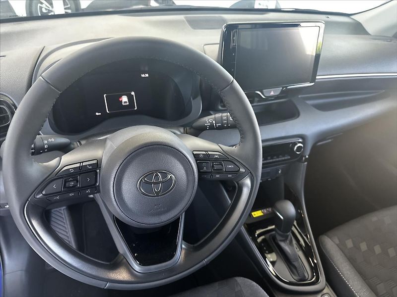 Toyota Yaris (2026) 1,5 HEV Style - fotka 8 z 13