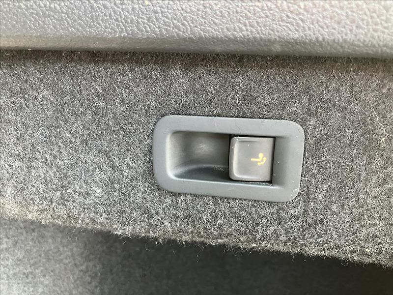 Volkswagen Passat 2,0 TAŽNÉ, KEYLESS, EL.KUFR - fotka 29 z 30