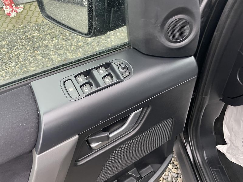 Land Rover Freelander 2.2TD4 160PS 4x4 136TKM SPORT! - fotka 106 z 201