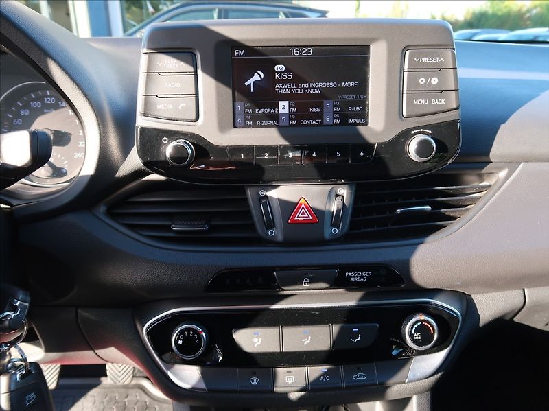 Hyundai i30 1,0 T-GDi,88kW,NovéČR,Serv.kn. - fotka 14 z 28