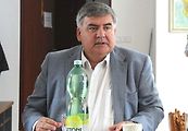 Ředitel Správy Zlín Ředitelství silnic a dálnic Karel Chudárek na jednání o D55 v Dolních Bojanovicích