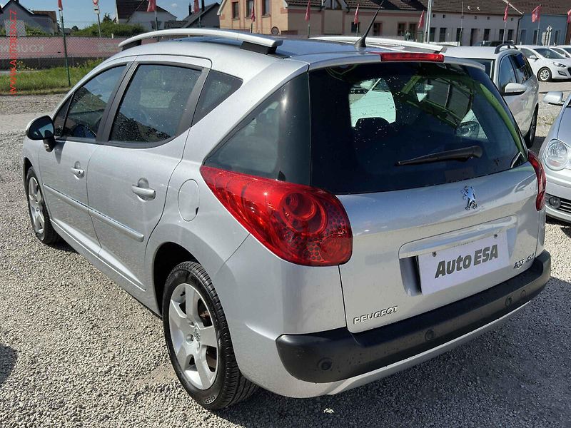 Peugeot 207 (2011) 1.6VTi, AC, park.čidla - fotka 6 z 17