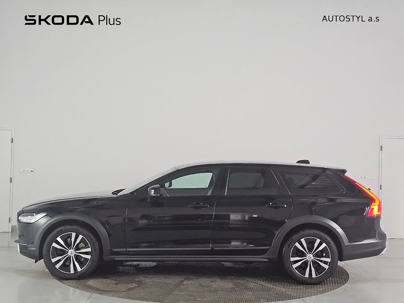 Volvo V90 (2020) Cross Country D5 173kW MOMENTU - fotka 3 z 33