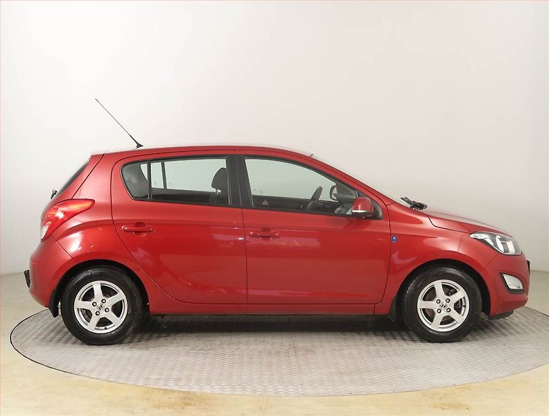 Hyundai i20 (2014) 1.2, Serv.kniha - fotka 6 z 15
