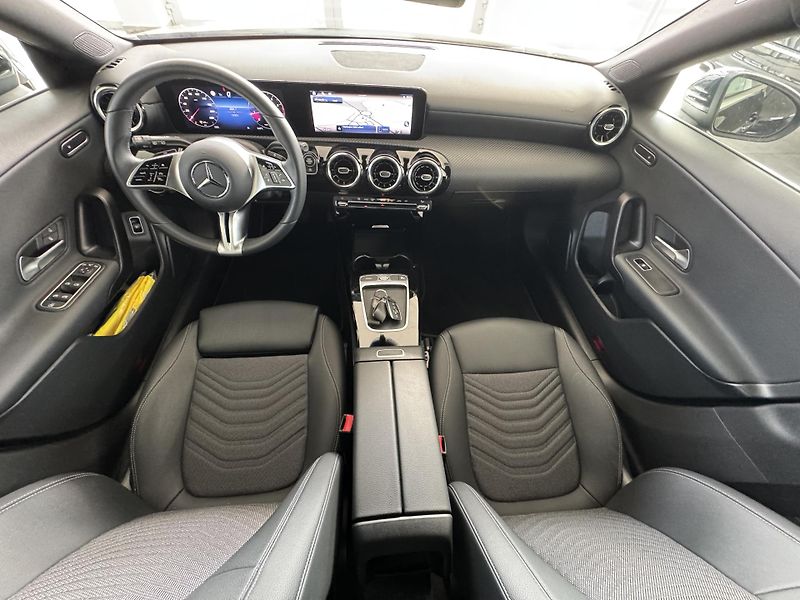 Mercedes-Benz CLA (2025) CLA 200 Shooting Brake NAVI  - fotka 9 z 26