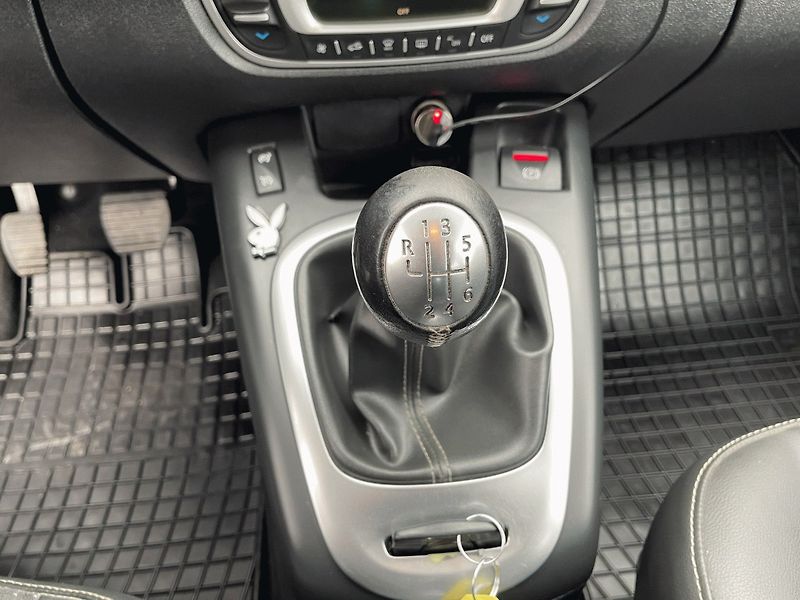 Renault Scénic (2014) 1.5 dCi,81kW,Klima,ČR - fotka 19 z 30