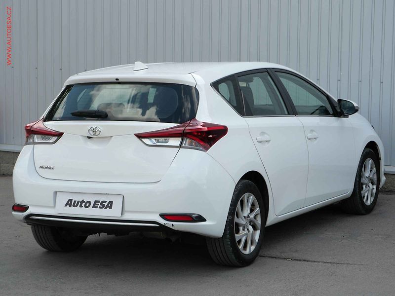 Toyota Auris (2019) 1.6i, ČR, AC, tempo - fotka 4 z 20
