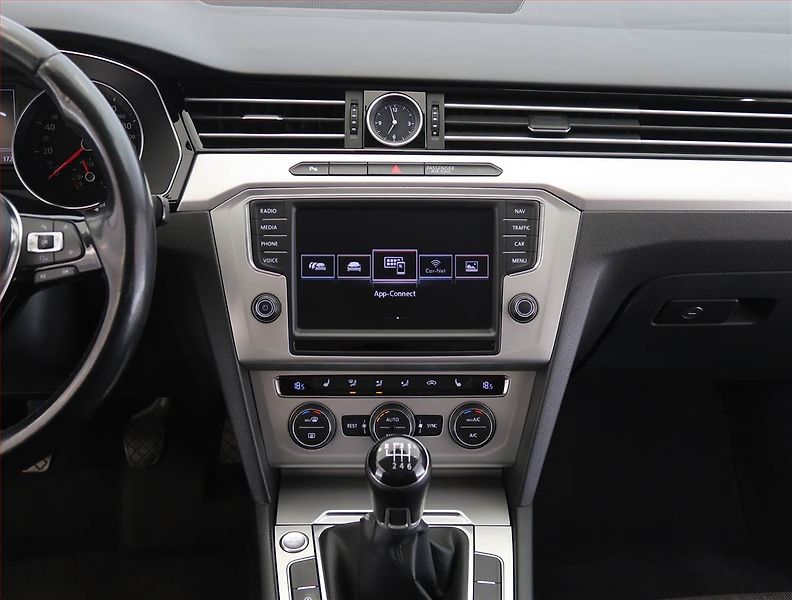 Volkswagen Passat (2015) 2.0 TDI, Navi, Tempomat - fotka 12 z 22