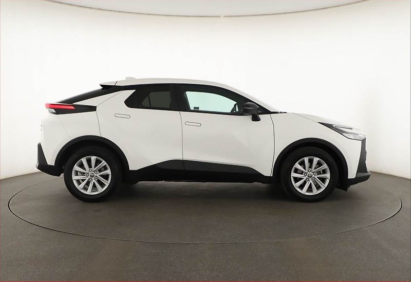 Toyota C-HR (2025) 1.8 Hybrid - fotka 6 z 19