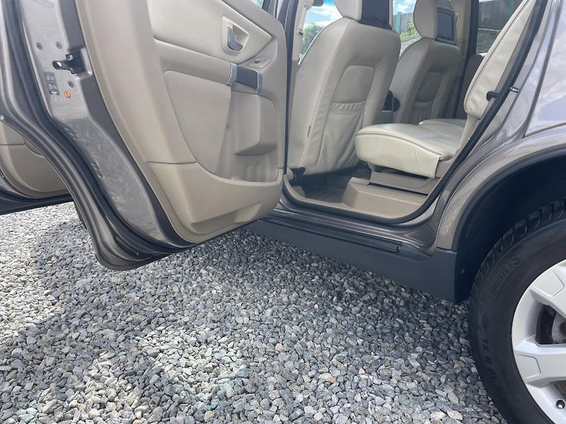Volvo XC90 2.5TDi D5 200PS AWD R-DESIGN!! - fotka 106 z 180