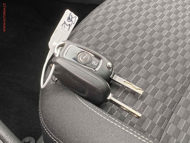 Opel Astra (2017) 1.4 T, Dynamic, LED, navi, TZ - fotka 15 z 19