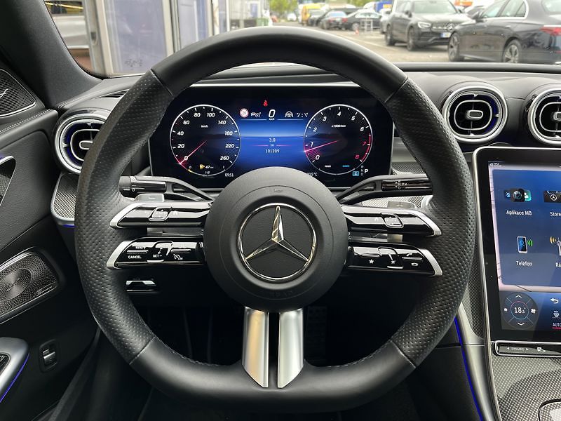 Mercedes-Benz Třídy C C-Třída 300 4MATIC AMG Line - fotka 11 z 21