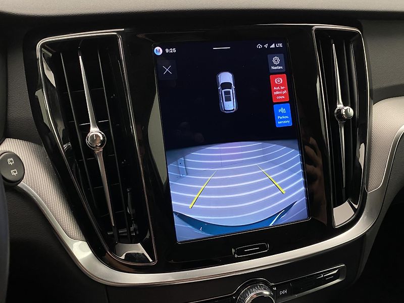 Volvo V60 B4 DARK PLUS AUT CZ - fotka 54 z 54