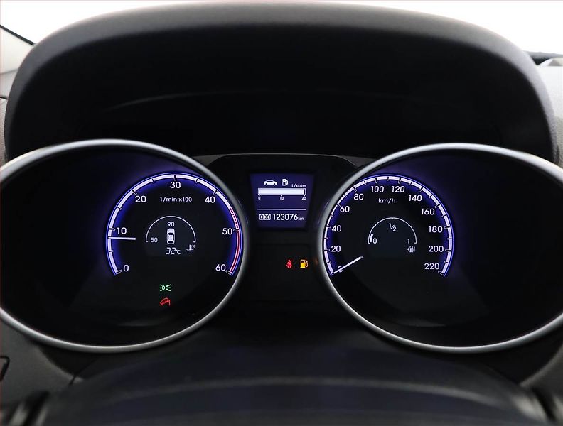 Hyundai ix35 (2012) 2.0 CRDi, 4X4, Tempomat - fotka 9 z 15
