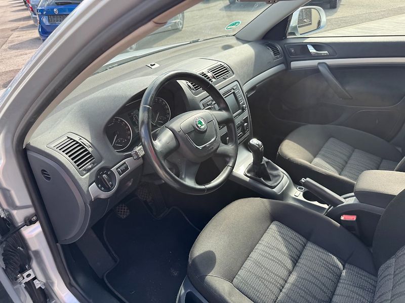 Škoda Octavia (2011) Elegance 2.0 TDI 4x4 103kW - fotka 11 z 36