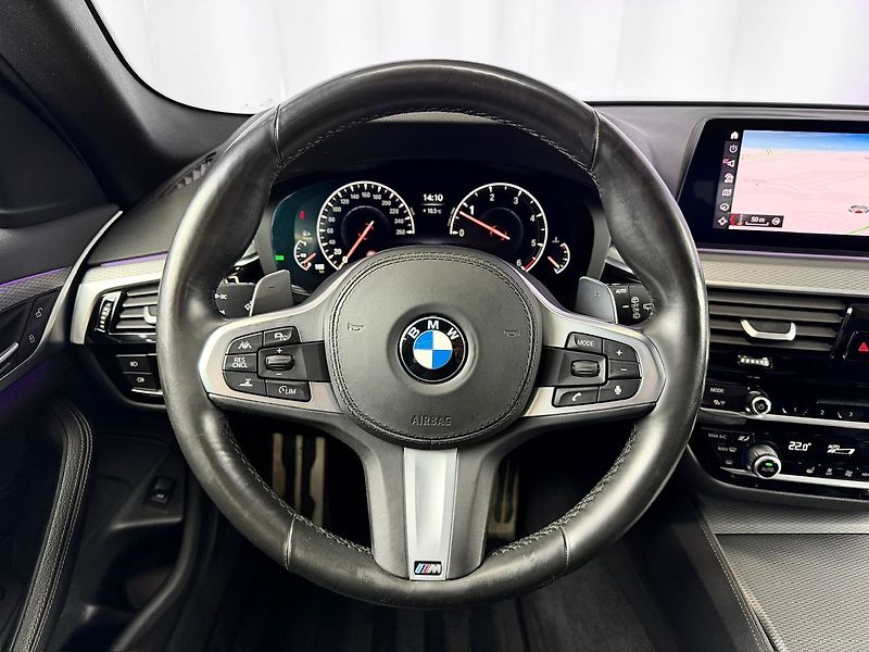 BMW Řada 5 530d xDrive M-PAKET, SHADOW LI - fotka 11 z 24
