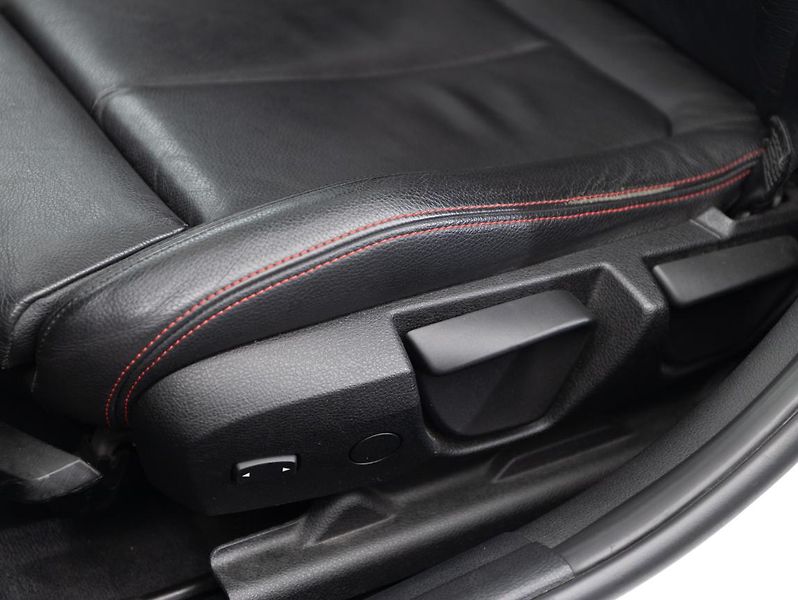BMW Řada 3 330d xDrive Touring - fotka 21 z 22
