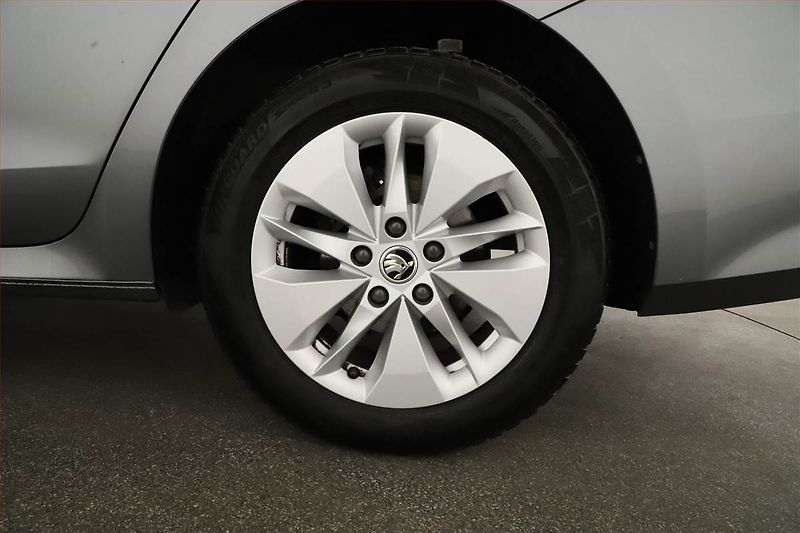 Škoda Octavia (2023) Ambition 1.0 TSI e-tec - fotka 20 z 20