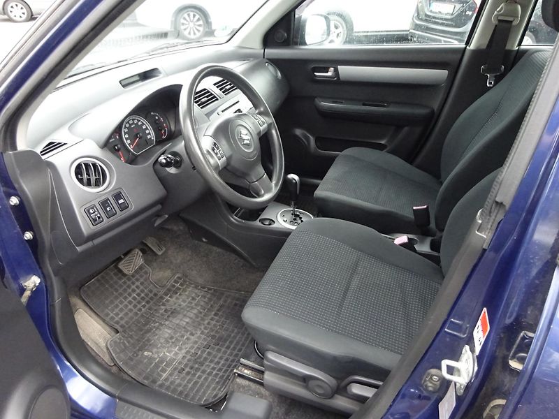 Suzuki Swift 1.3 68kW AUTOMAT KLIMA 5 DVEŘÍ - fotka 4 z 30