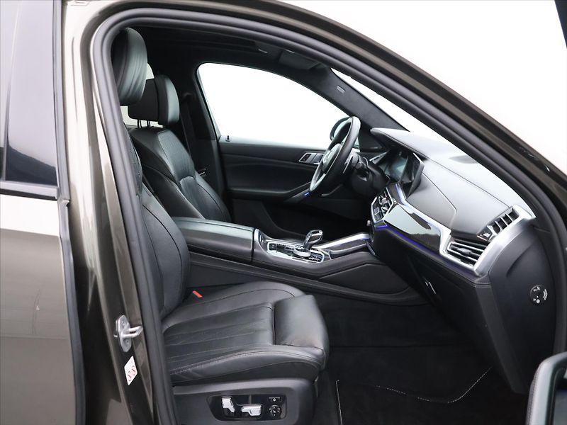 BMW X6 3,0 294kW M50d M-Paket DPH - fotka 12 z 30