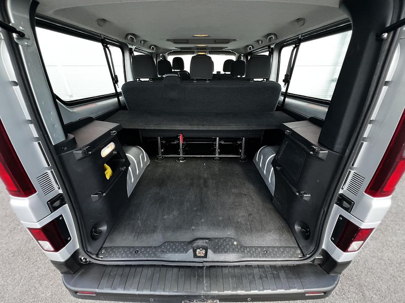 Renault Trafic 1.6dCi 92kW Passenger TZ 9Míst - fotka 17 z 18