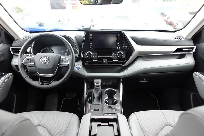 Toyota Highlander 2,5HSD Prestige 4x4 - fotka 19 z 34
