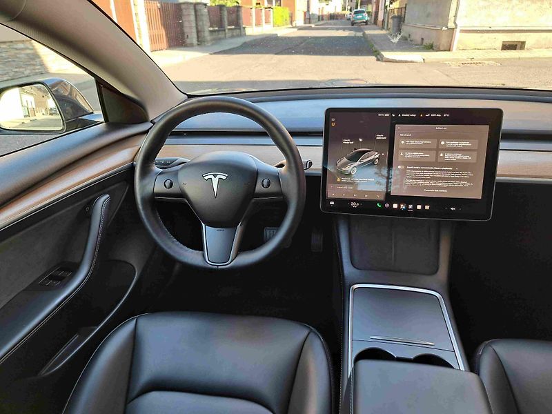 Tesla Model 3 RWD LED ACC 19ALU NAVI SOH 91% - fotka 12 z 17